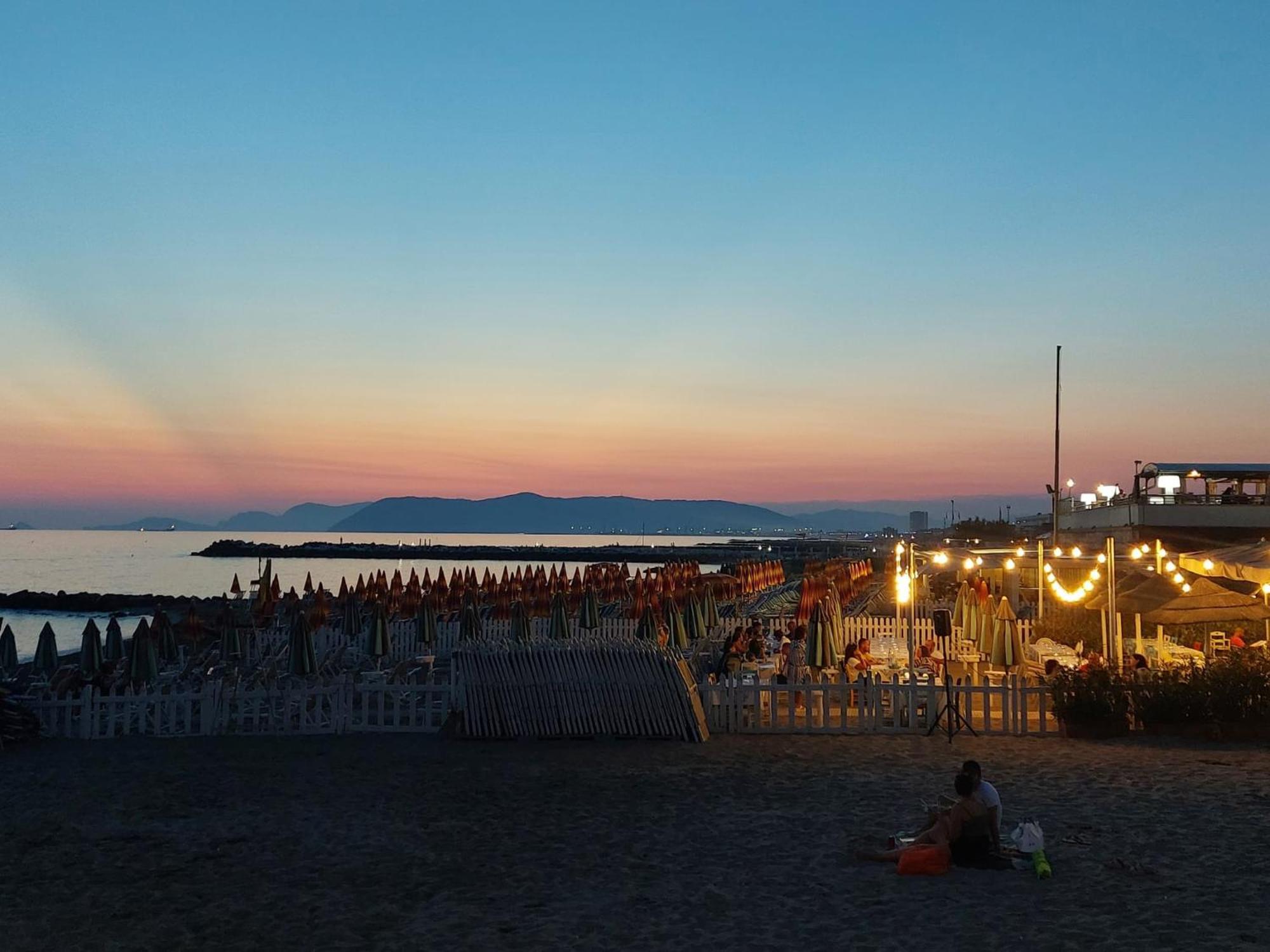Appartamento Al Mare Di Liguria E Toscana Marina di Massa Eksteriør bilde